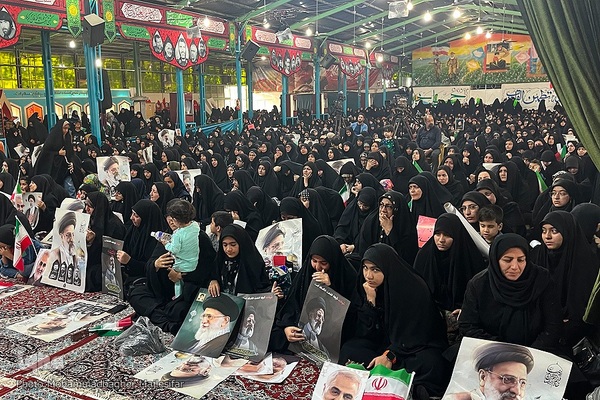 سوگواری بانوان اصفهانی به یاد شهیدان خدمت