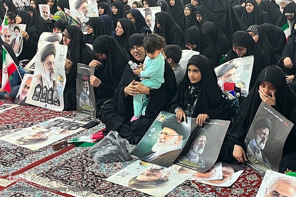 سوگواری بانوان اصفهانی به یاد شهیدان خدمت