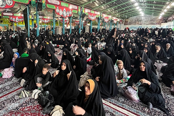 سوگواری بانوان اصفهانی به یاد شهیدان خدمت