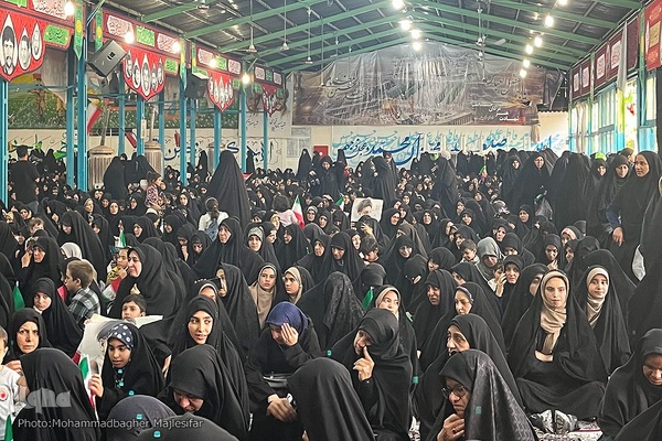 سوگواری بانوان اصفهانی به یاد شهیدان خدمت