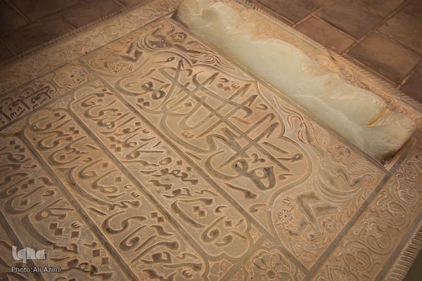 تخت فولاد؛ سرزمین نماد‌ها و نشانه‌ها