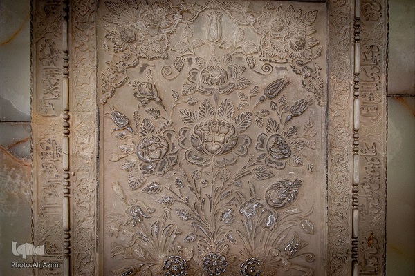 تخت فولاد؛ سرزمین نماد‌ها و نشانه‌ها