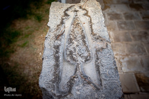 تخت فولاد؛ سرزمین نماد‌ها و نشانه‌ها