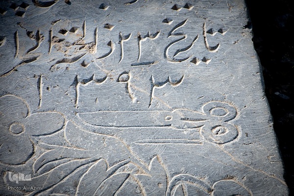 تخت فولاد؛ سرزمین نماد‌ها و نشانه‌ها