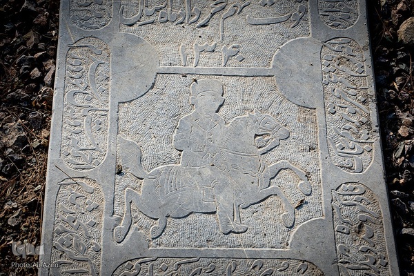 تخت فولاد؛ سرزمین نماد‌ها و نشانه‌ها