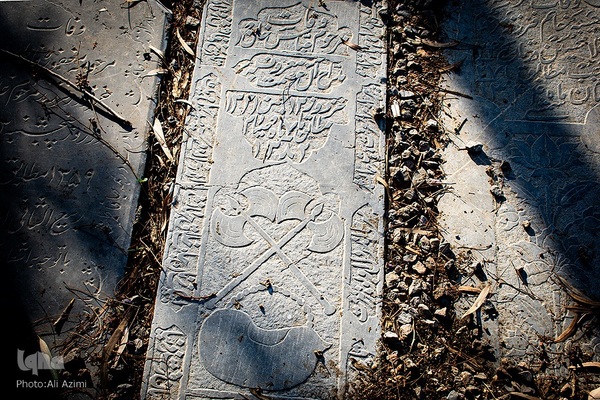 تخت فولاد؛ سرزمین نماد‌ها و نشانه‌ها