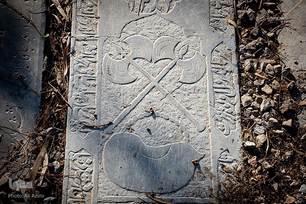 تخت فولاد؛ سرزمین نماد‌ها و نشانه‌ها