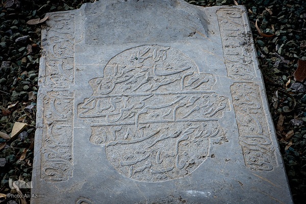 تخت فولاد؛ سرزمین نماد‌ها و نشانه‌ها