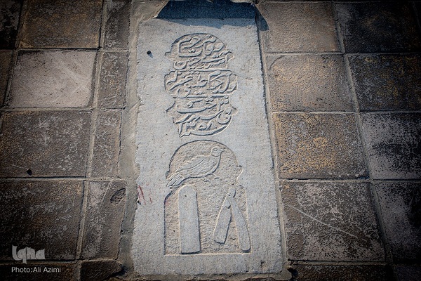 تخت فولاد؛ سرزمین نماد‌ها و نشانه‌ها