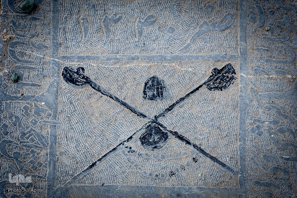 تخت فولاد؛ سرزمین نماد‌ها و نشانه‌ها