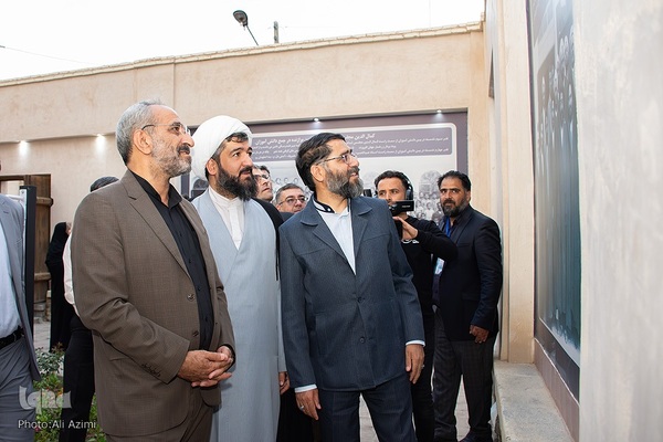 آیین گشایش عکس‌خانه تخت فولاد