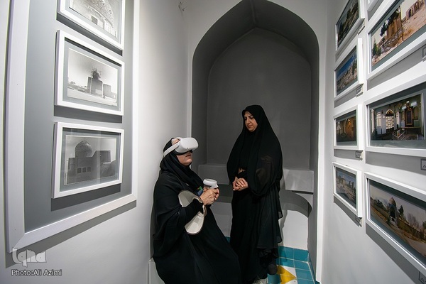 آیین گشایش عکس‌خانه تخت فولاد