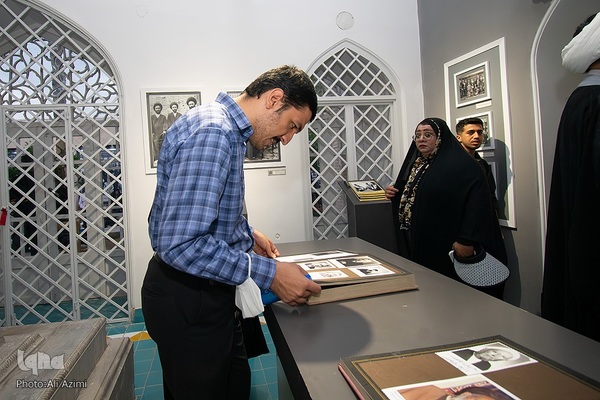 آیین گشایش عکس‌خانه تخت فولاد