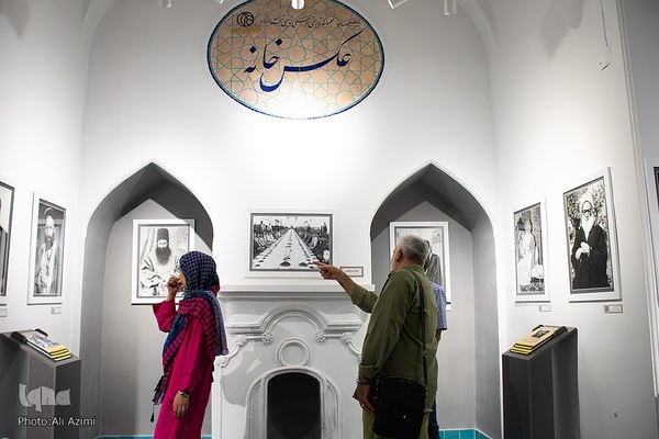 آیین گشایش عکس‌خانه تخت فولاد