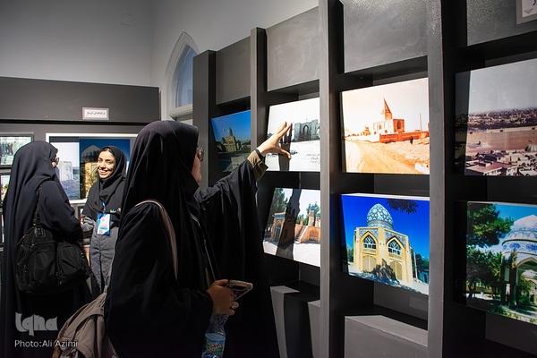 آیین گشایش عکس‌خانه تخت فولاد