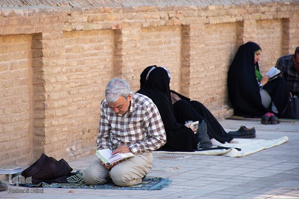 مراسم قرائت دعای عرفه در تخت فولاد