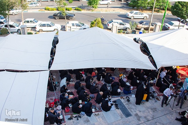 مراسم قرائت دعای عرفه در تخت فولاد