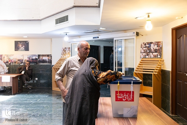 اصحاب رسانه اصفهان در پای صندوق‌های رأی