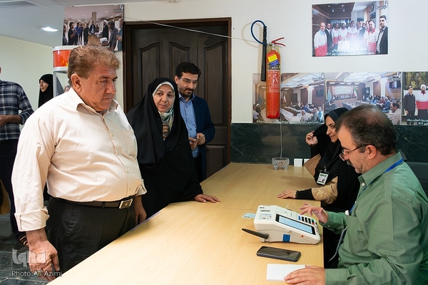 اصحاب رسانه اصفهان در پای صندوق‌های رأی