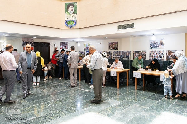 اصحاب رسانه اصفهان در پای صندوق‌های رأی