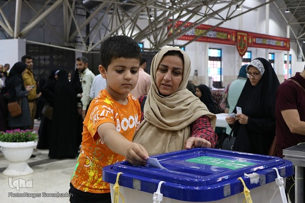 حماسه حضور در گلستان شهدای اصفهان