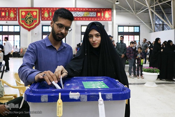 حماسه حضور در گلستان شهدای اصفهان