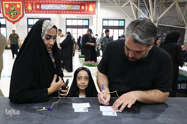 حماسه حضور در گلستان شهدای اصفهان