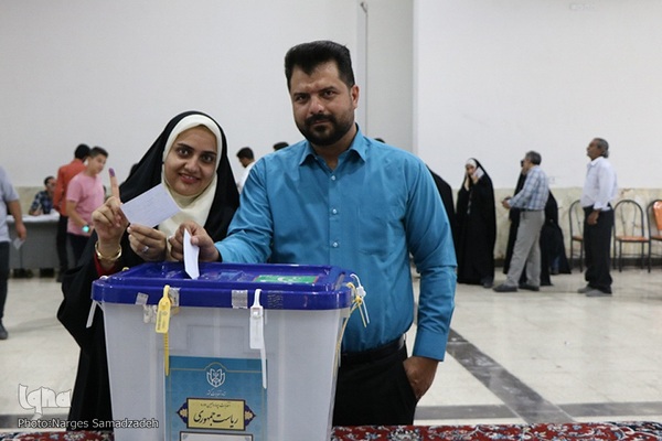 حماسه حضور در گلستان شهدای اصفهان