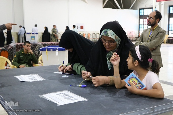 حماسه حضور در گلستان شهدای اصفهان