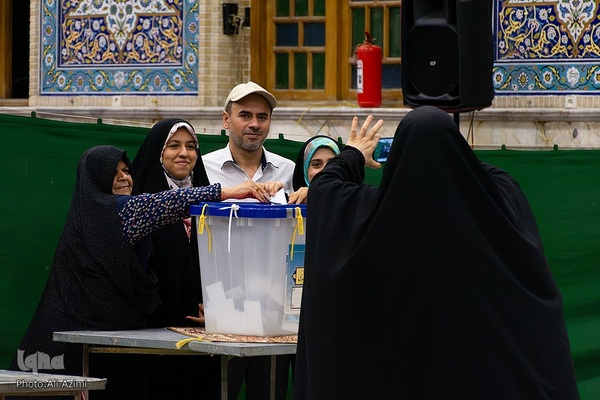 تنور داغ انتخابات در ساعات پایانی رأی‌گیری در اصفهان