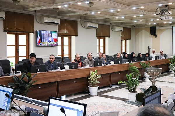 نشست ستاد انتخابات اصفهان پیش از آغاز رأی‌گیری