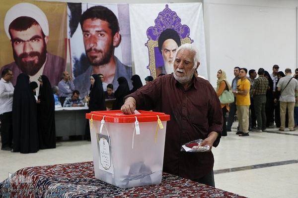 شور انتخابات در گلستان شهدای اصفهان