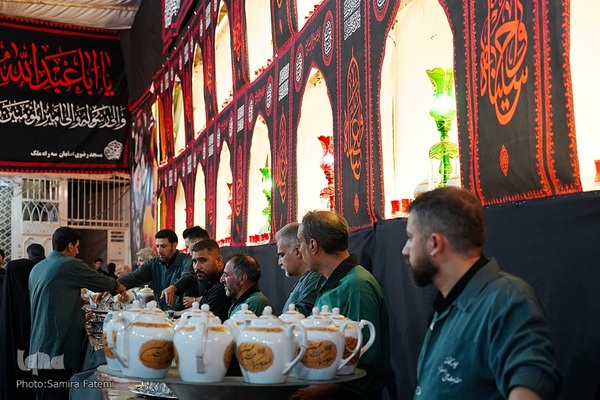 پذیرایی موکب‌های حسینی از عزاداران و شهروندان اصفهانی