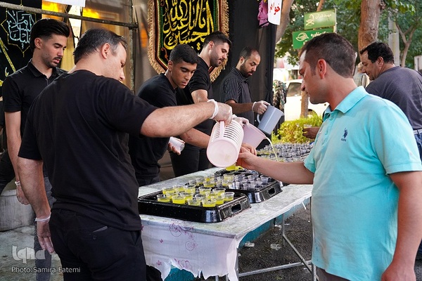 پذیرایی موکب‌های حسینی از عزاداران و شهروندان اصفهانی