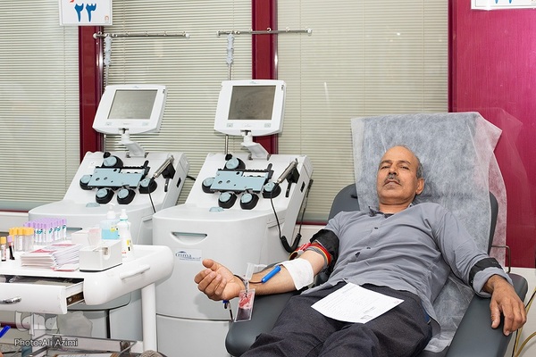 اهدای خون سوگواران اصفهانی در روز عاشورا