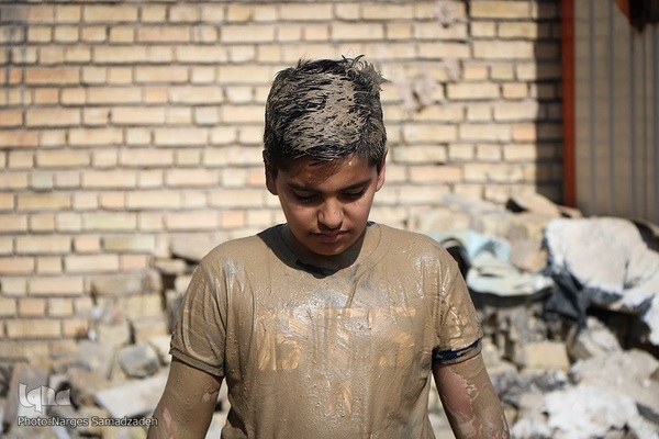 آیین «گل‌مالی» صبح عاشورا در فولادشهر اصفهان