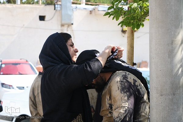 آیین «گل‌مالی» صبح عاشورا در فولادشهر اصفهان