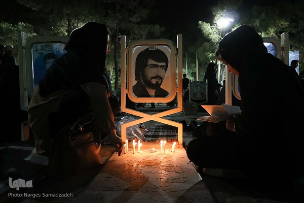 شام غریبان سیدالشهدا(ع) در گلستان شهدای اصفهان