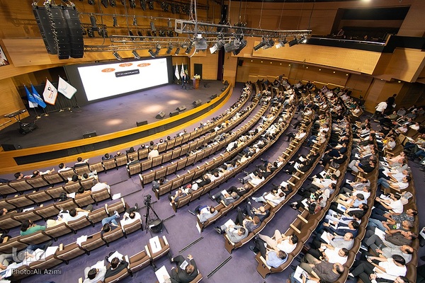 سمینار «چشم‌انداز اقتصاد ایران در افق سال ۱۴۰۳» در اصفهان