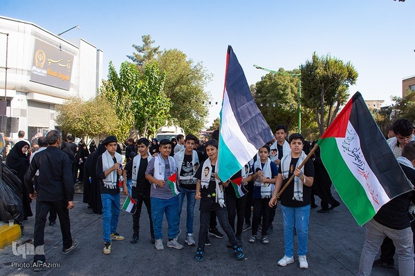 پیاده‌روی مردم نصف جهان به عشق ارباب دو جهان