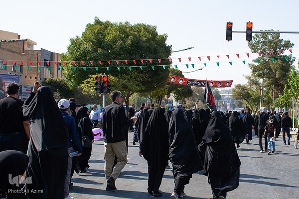 پیاده‌روی مردم نصف جهان به عشق ارباب دو جهان