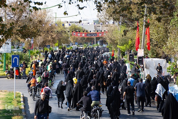 پیاده‌روی مردم نصف جهان به عشق ارباب دو جهان