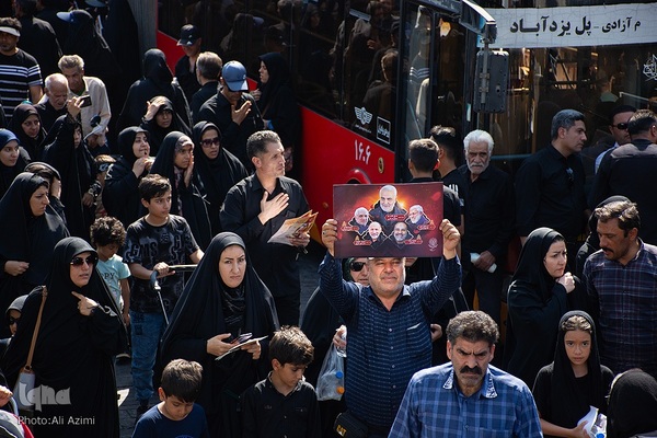 پیاده‌روی مردم نصف جهان به عشق ارباب دو جهان