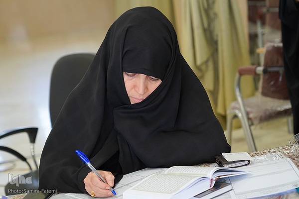 رقابت بانوان اصفهانی در مرحله استانی چهل‌وهفتمین مسابقات سراسری قرآن