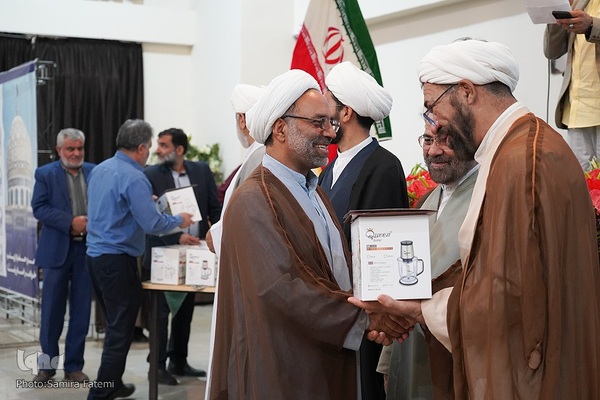 همایش تجلیل از یاوران وقف در زینبیه اصفهان