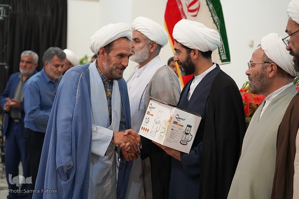 همایش تجلیل از یاوران وقف در زینبیه اصفهان