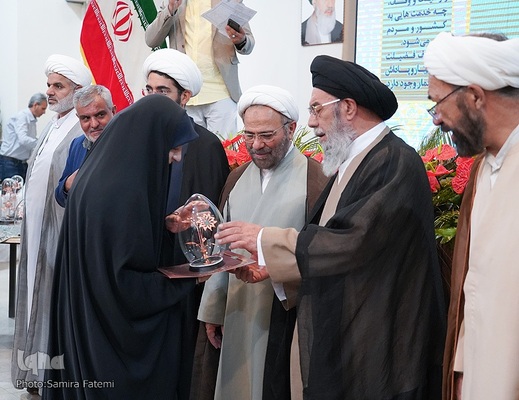 همایش تجلیل از یاوران وقف در زینبیه اصفهان