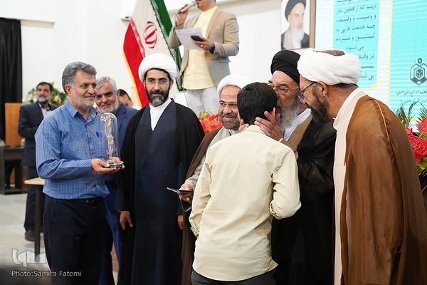همایش تجلیل از یاوران وقف در زینبیه اصفهان