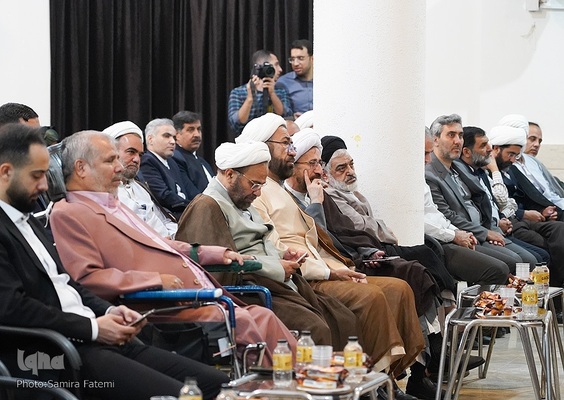 همایش تجلیل از یاوران وقف در زینبیه اصفهان