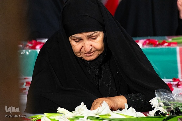 آیین استقبال از پیکر شهدای تازه‌تفحص‌شده در سیمای مرکز اصفهان